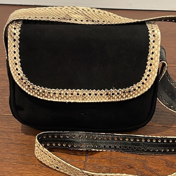 Stuart Weitzman Black Suede and Leather Shoulder Bag - Picture 2 of 6